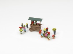 N - Dřevěný vozík s květinami